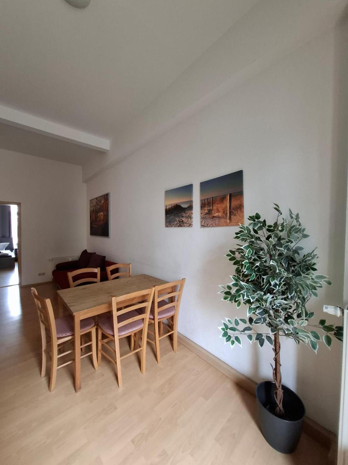 Altbauwohnung direkt an der Karli mit Balkon - Netflix inklusive Leipzig Exterior foto